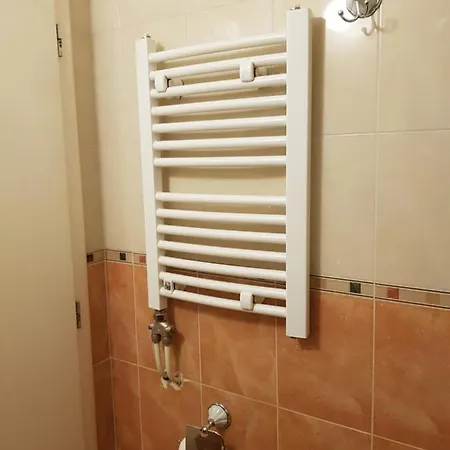 Apartament With 24-7 Building Security