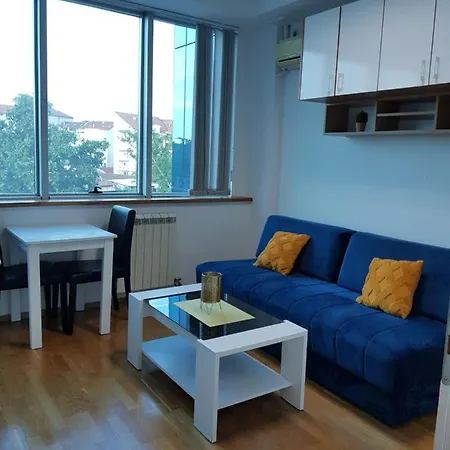 Lägenhet With 24-7 Building Security *