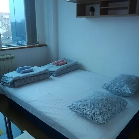 With 24-7 Building Security Lägenhet Novi Sad