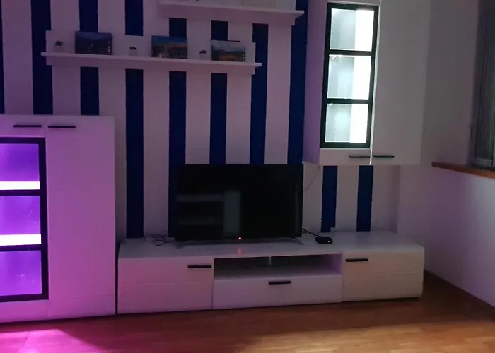 With 24-7 Building Security * ノヴィ・サド