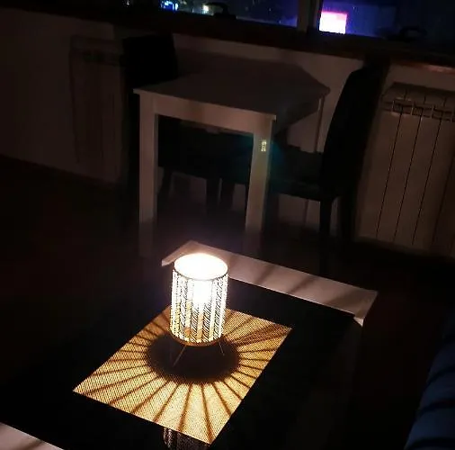 With 24-7 Building Security アパート