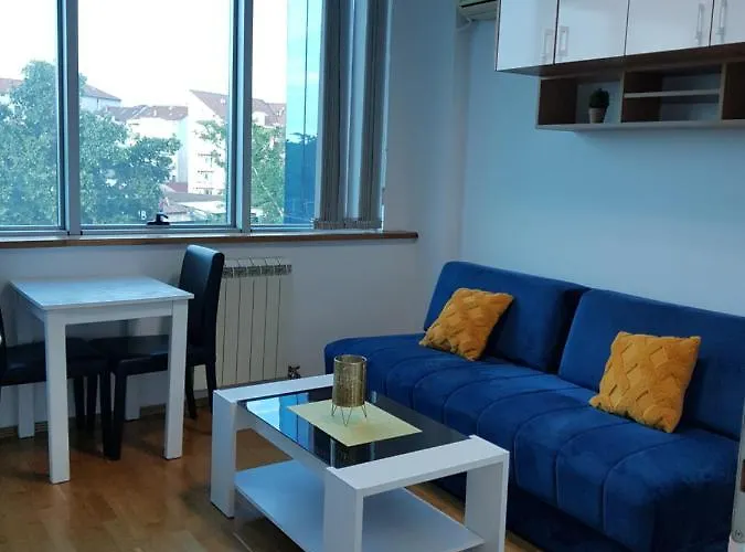 アパート With 24-7 Building Security *