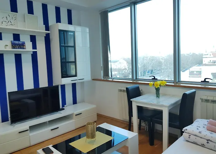 アパート With 24-7 Building Security *