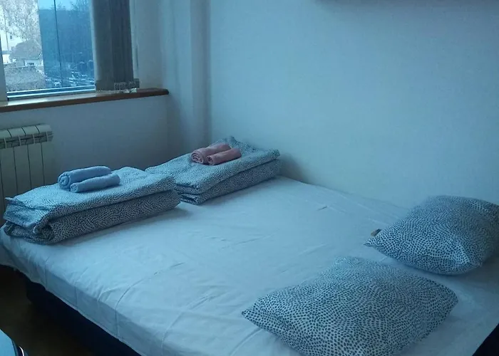 With 24-7 Building Security アパート ノヴィ・サド